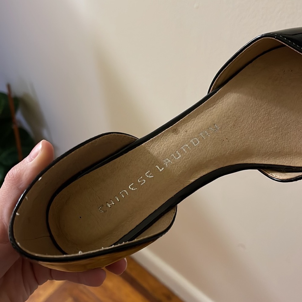 Black Flats - Picture 2 of 4